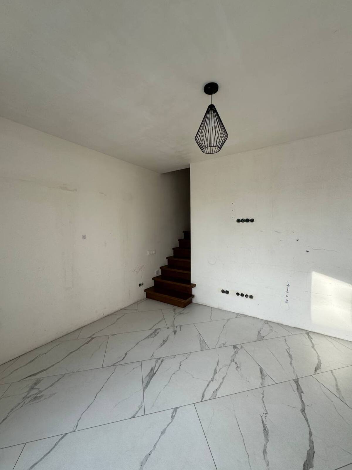 3-� ������� �������� �� ����� ������� �� ��������� 95000 ���� 1