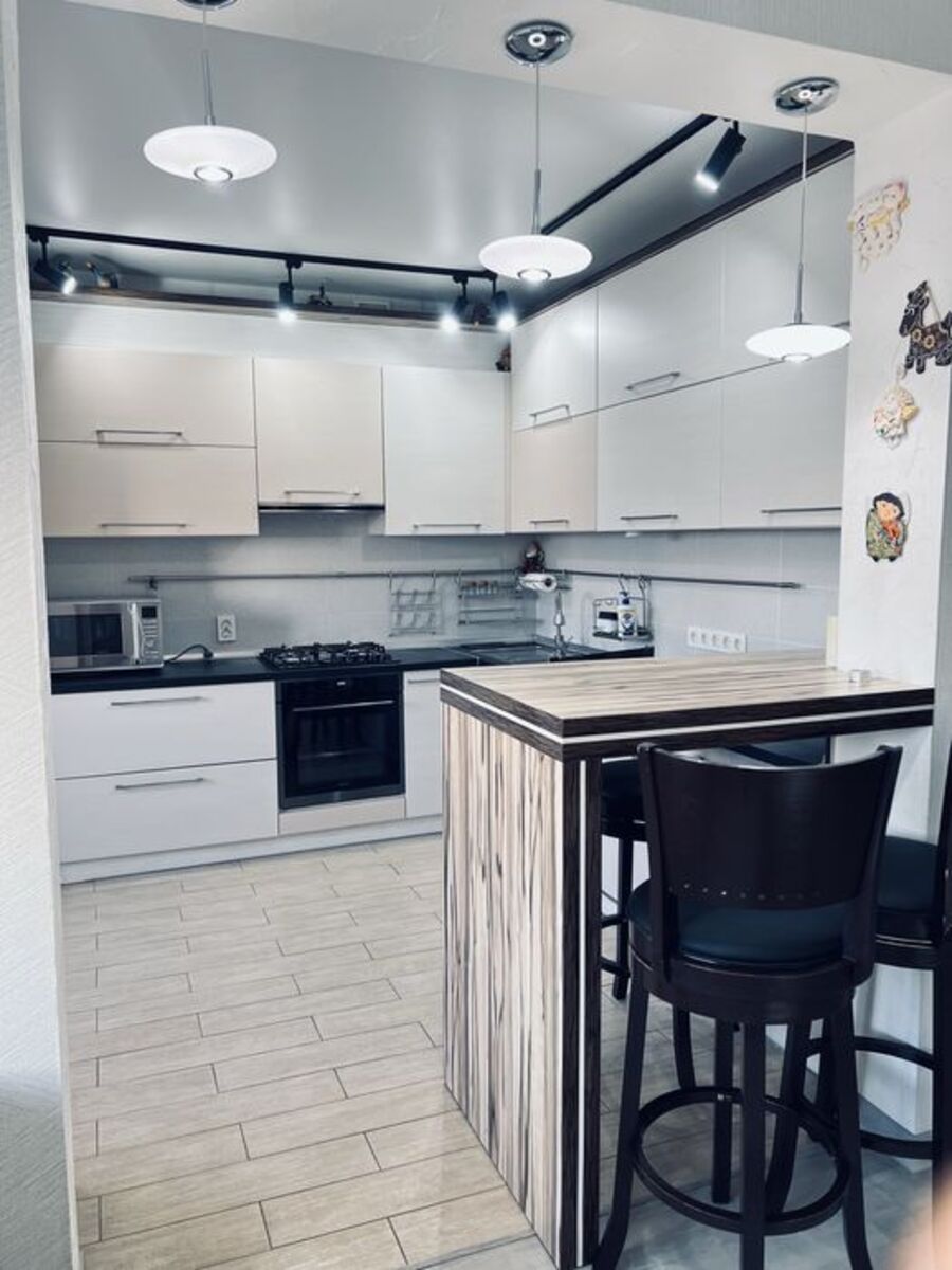 ������ 4 �������, ��������� �� �����, ���������� �������. ���� 1