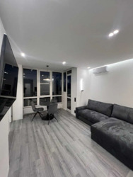  2   . 쳿  West House  10