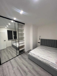  2   . 쳿  West House  2