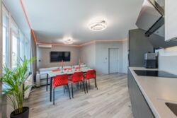    116 2   Manhattan City,  . ()  11