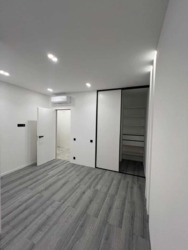  2   . 쳿  West House  8