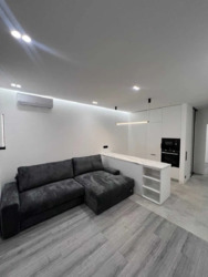  2   . 쳿  West House  4
