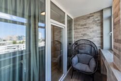    116 2   Manhattan City,  . ()  8