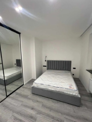  2   . 쳿  West House  9