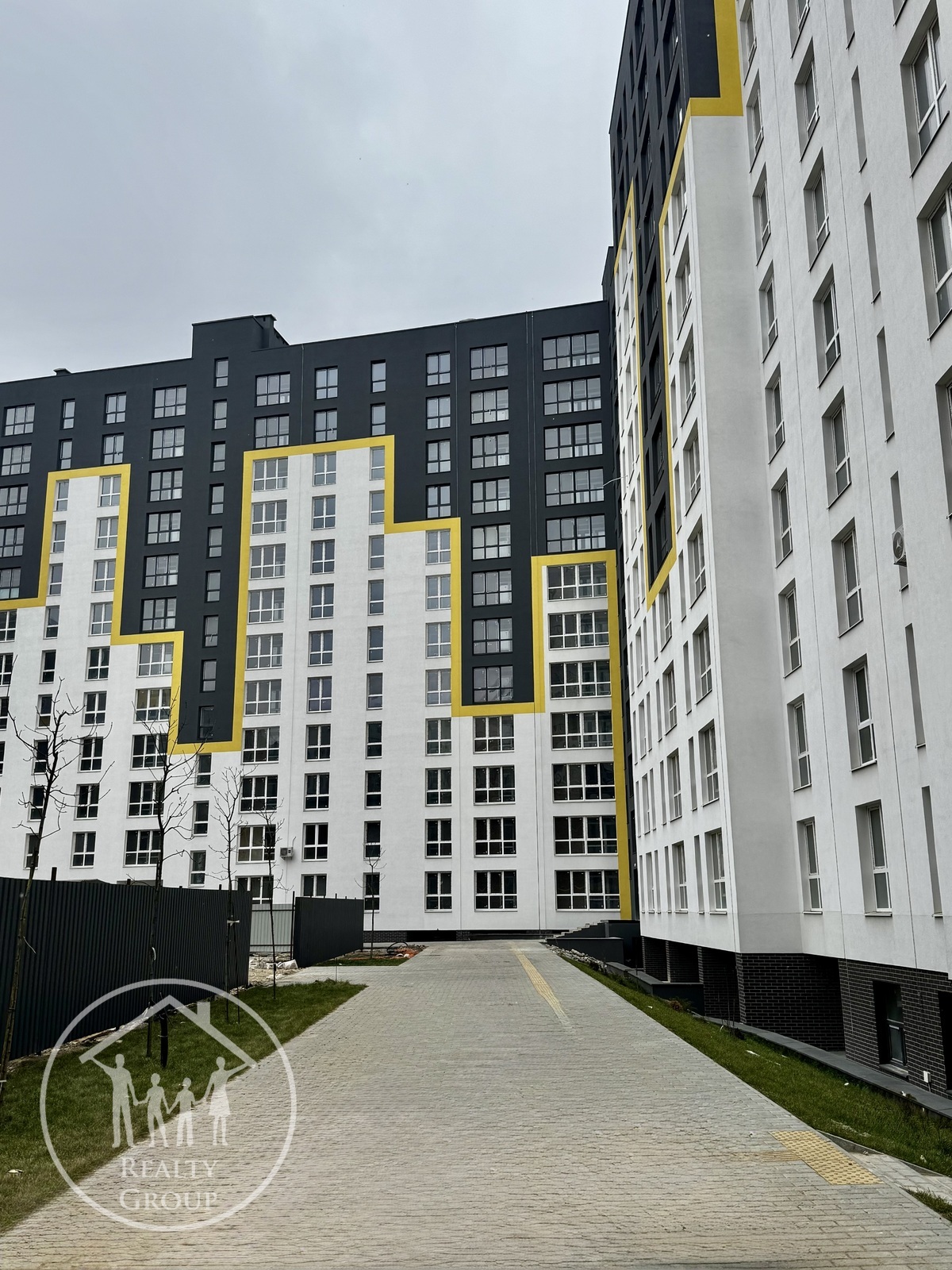 Однокімнатна квартира у цегляній новобудові по вул. Залізнична фото 1 Однокімнатна квартира у цегляній новобудові по вул. Залізнична фото 1
