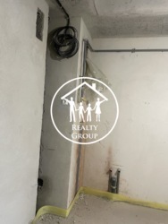   , ,   8