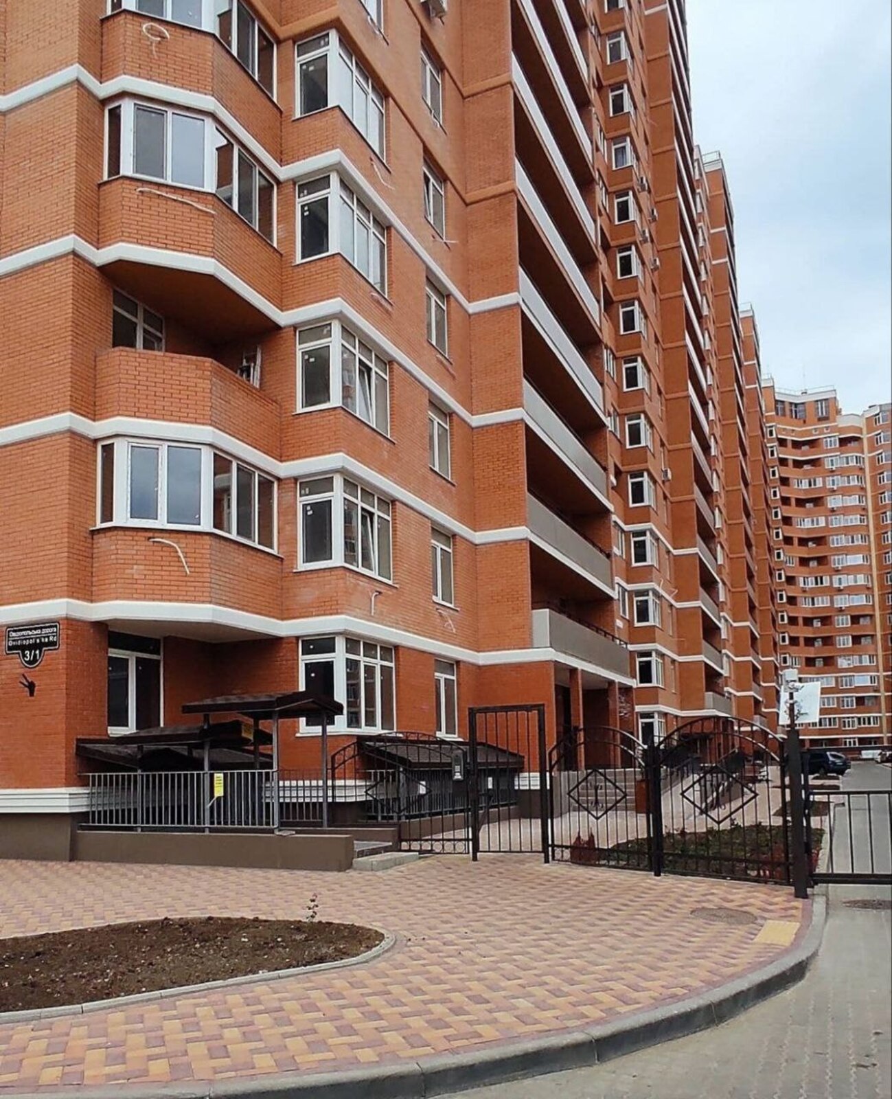 48000$   2- .  RealPark  1
