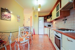 93000$      , 90 ²,  !  6