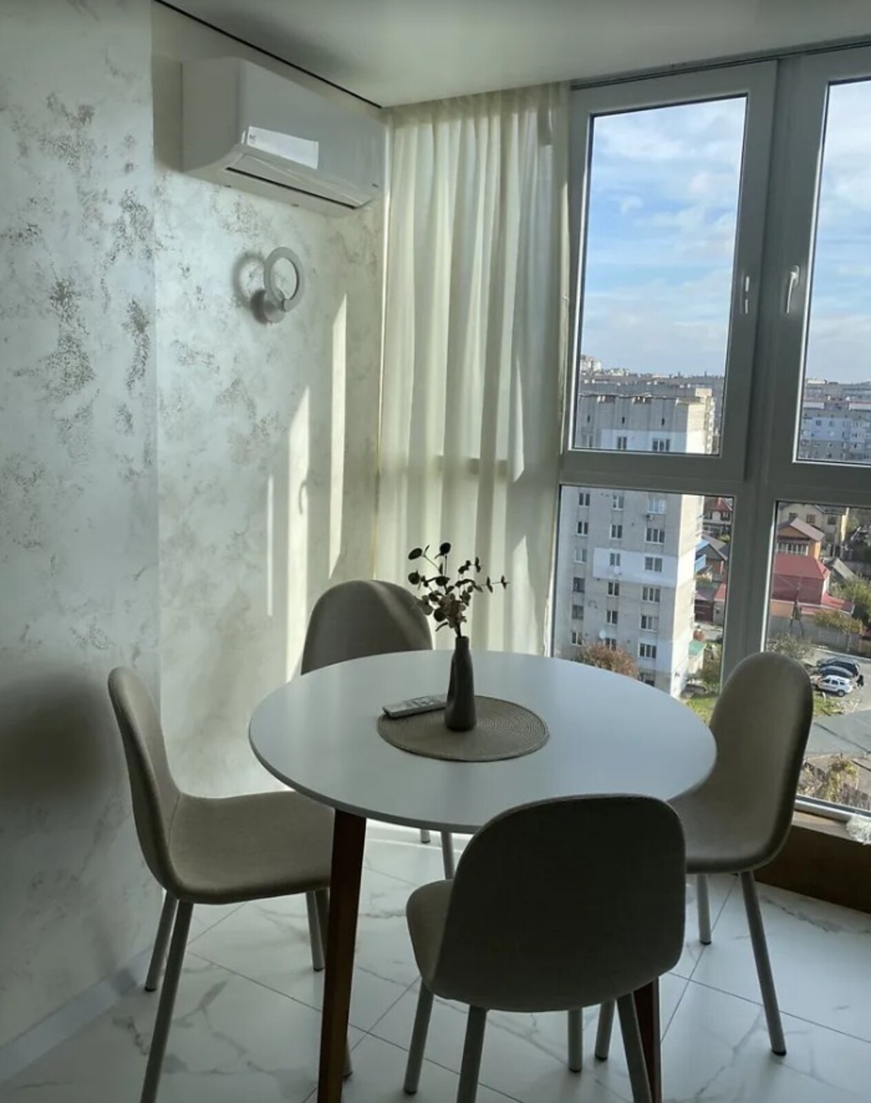 Продаж 1к квартири 42 кв. м ЖК вул 600-річчя. Новий сучасний ремонт. фото 1 Продаж 1к квартири 42 кв. м ЖК вул 600-річчя. Новий сучасний ремонт. фото 1