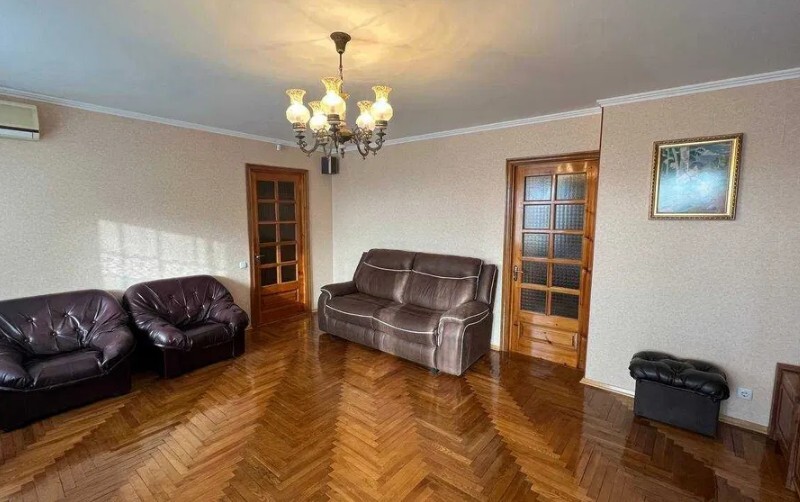 Продається великогабаритна 5-ти кімнатна квартира в р-ні Слов'янка. Добрий стан. фото 1 Продається великогабаритна 5-ти кімнатна квартира в р-ні Слов'янка. Добрий стан. фото 1