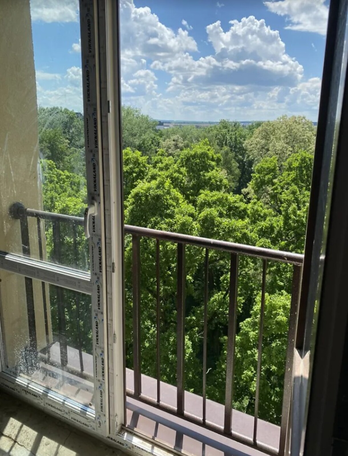 Продається 4-х кімнатна квартира в р-ні Поділля. Без ремонту. фото 1 Продається 4-х кімнатна квартира в р-ні Поділля. Без ремонту. фото 1