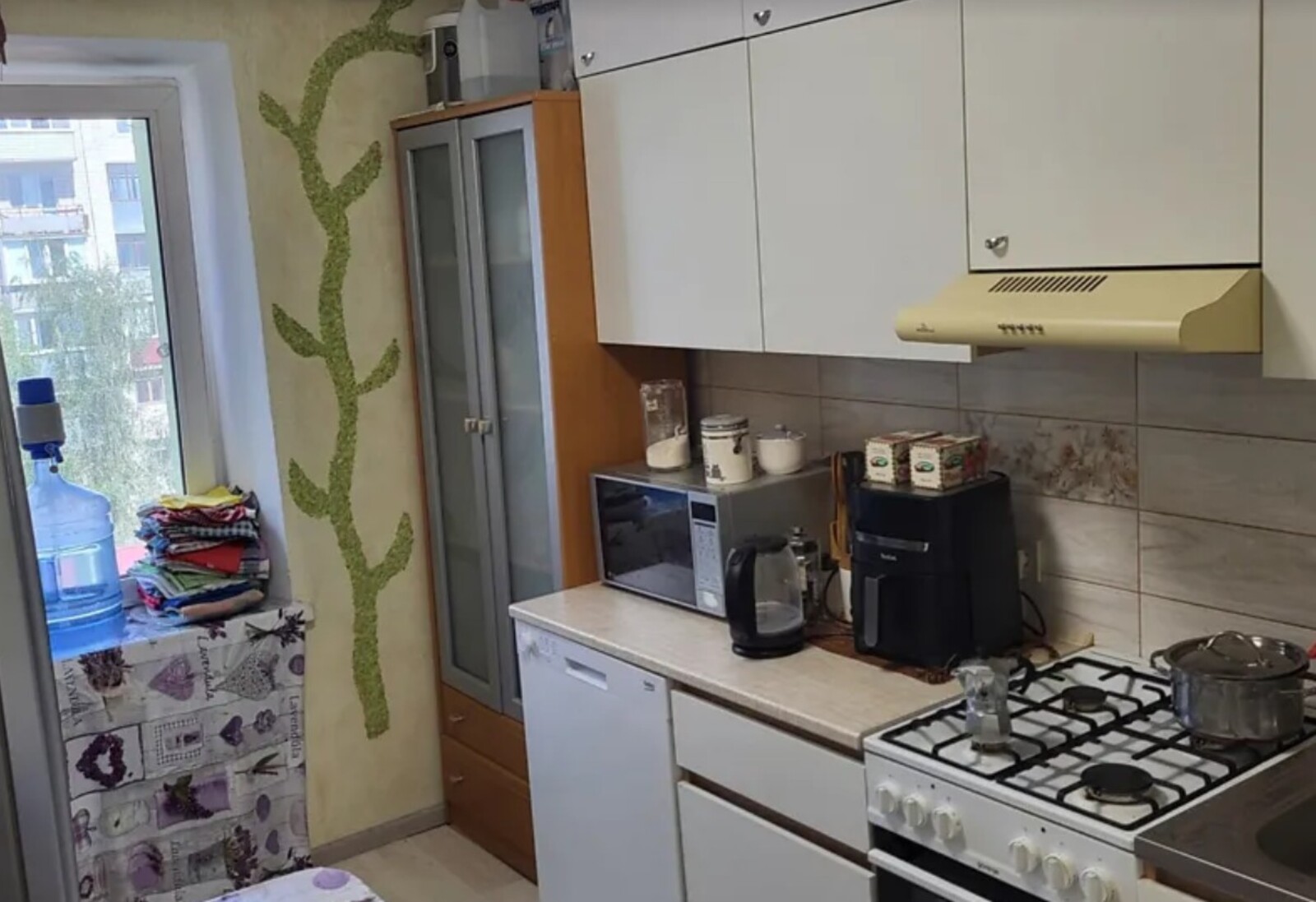 Продається 3-х кімнатна квартира в р-ні Слов'янка. Житловий стан. фото 1 Продається 3-х кімнатна квартира в р-ні Слов'янка. Житловий стан. фото 1