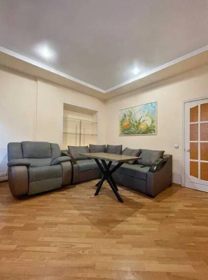 Продається 3-х кімнатна квартира в Центрі міста, сталінка, АГВ фото 1 Продається 3-х кімнатна квартира в Центрі міста, сталінка, АГВ фото 1