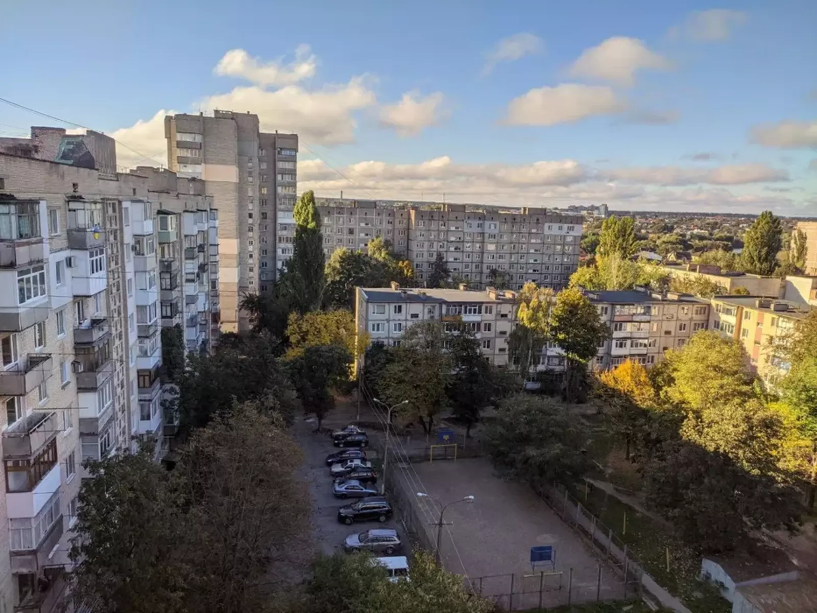 Продається 3-кімнатна квартира на Вишеньці. Під ремонт фото 1 Продається 3-кімнатна квартира на Вишеньці. Під ремонт фото 1