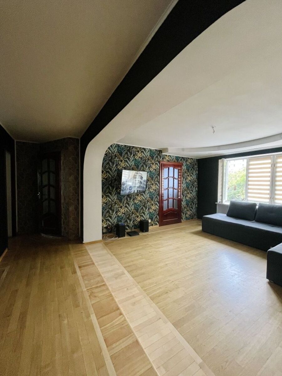 Продається 4-х кімнатна квартира в р-ні залізничного вокзалу фото 1 Продається 4-х кімнатна квартира в р-ні залізничного вокзалу фото 1