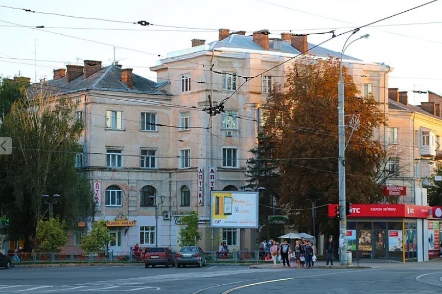 Продається 4-х кімнатна квартира в центрі міста фото 1 Продається 4-х кімнатна квартира в центрі міста фото 1
