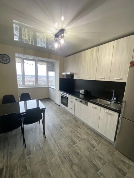 Продається 2-х кімнатна квартира. З ремонтом, технікою та меблями. Р-н Тяжилів фото 1 Продається 2-х кімнатна квартира. З ремонтом, технікою та меблями. Р-н Тяжилів фото 1