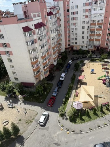 Продається 4-х кімнатна квартира в елітному районі Поділля. Гарний стан. фото 1 Продається 4-х кімнатна квартира в елітному районі Поділля. Гарний стан. фото 1