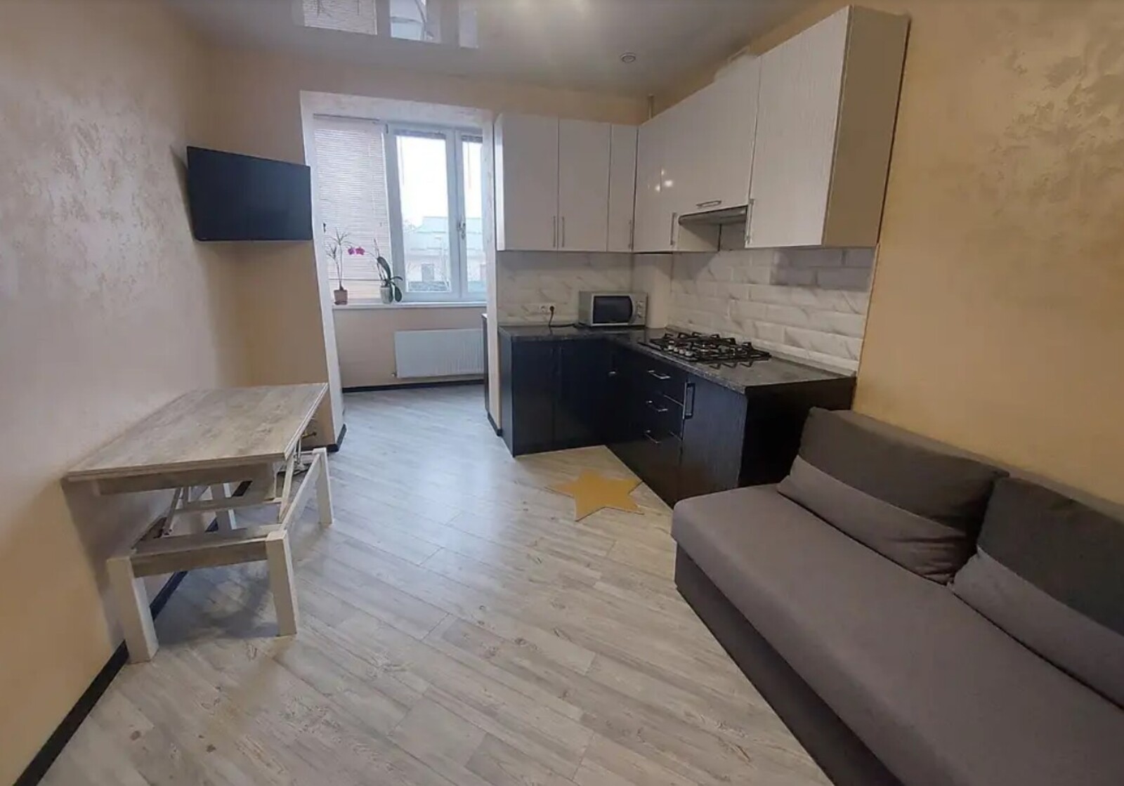 Продається 1-но кімнатна квартира. Старе місто. Все є, ремонт, готова до заселення. фото 1 Продається 1-но кімнатна квартира. Старе місто. Все є, ремонт, готова до заселення. фото 1