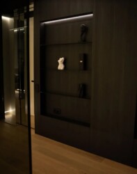  2  70 .   .   Premier Tower  21