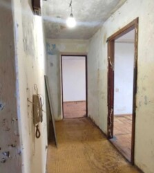 Продається 2-х кімнатна квартира, центр, потребує ремонту фото 4 Продається 2-х кімнатна квартира, центр, потребує ремонту фото 4