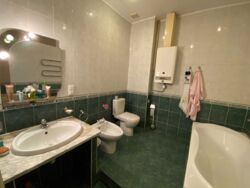 Продається 2-х кімнатна квартира, з ремонтом, Центр фото 4 Продається 2-х кімнатна квартира, з ремонтом, Центр фото 4