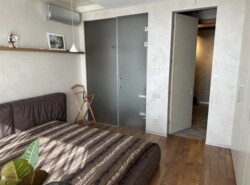  3-     Avalon. 110 .. - '.  10