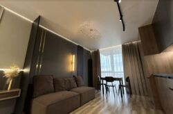 Продаж 1к квартири 45 кв. м на пров. Цегельний ЖК Central Park Vinnytsia, дизайнерський ремонт фото 1 Продаж 1к квартири 45 кв. м на пров. Цегельний ЖК Central Park Vinnytsia, дизайнерський ремонт фото 1