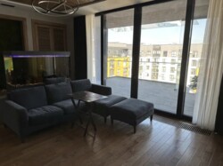  3-     Avalon. 110 .. - '.  7