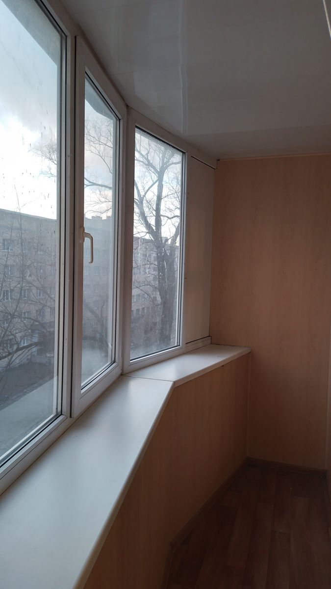   , ',   . (-), 28/32  1