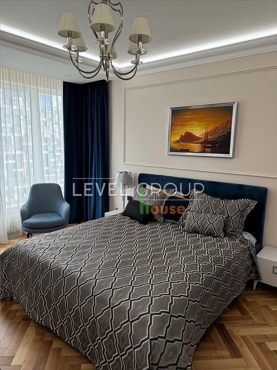 ������ 1� ������, �������, ������ �������� � �� Chelsea Tower, ��������� ���� 1