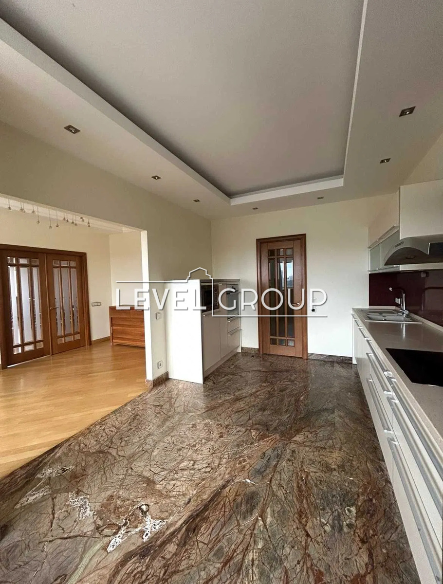 Продаж 6-к квартири в центрі біля Палац Україна фото 1 Продаж 6-к квартири в центрі біля Палац Україна фото 1