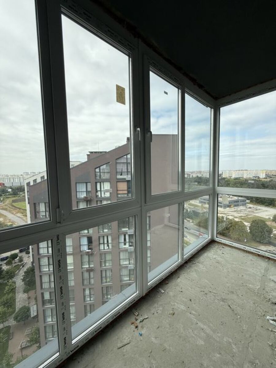  : 2-(712)    Paradise Avenue()  1
