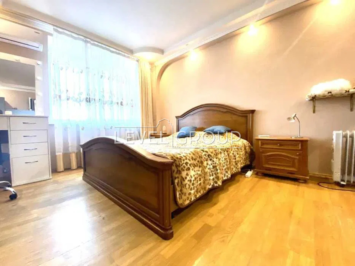 Продаж 2-кімнатної квартири по пл. Святошинській фото 1 Продаж 2-кімнатної квартири по пл. Святошинській фото 1