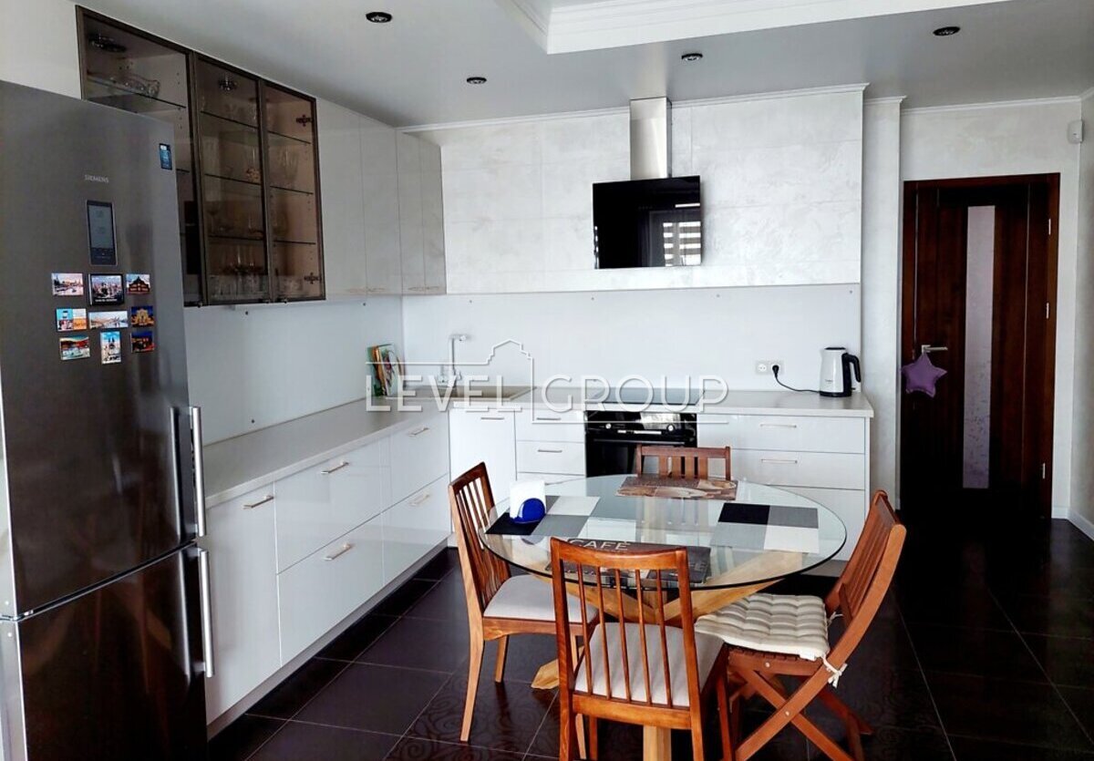 Продаж великої 2-кімнатної квартири в ЖК Парковий фото 1 Продаж великої 2-кімнатної квартири в ЖК Парковий фото 1
