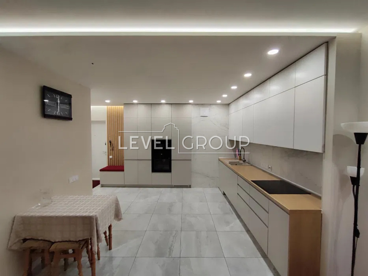 ����������� �� ������� ������� �� �������� 2-������� �������� � ��������� ������ �������, ������ �� 7-8 ������ ���� �� ����� ˳���������. ���� 1