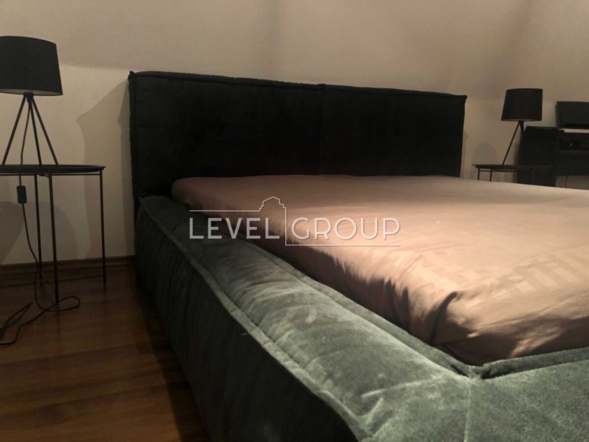 ����������� �� ������� ������� ���������� ��������-������ ����� � ����������� ����� ������� (���������� �������). ���� 1