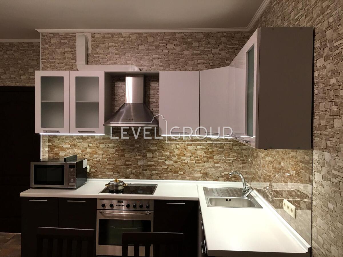 ������ ������, �������, ���� �� ��������� 3-������� �������� � ���������� ����� � ������� ������� �� ���. �.��������, 13 � ������ � ������������ ������� ����. ���� 1