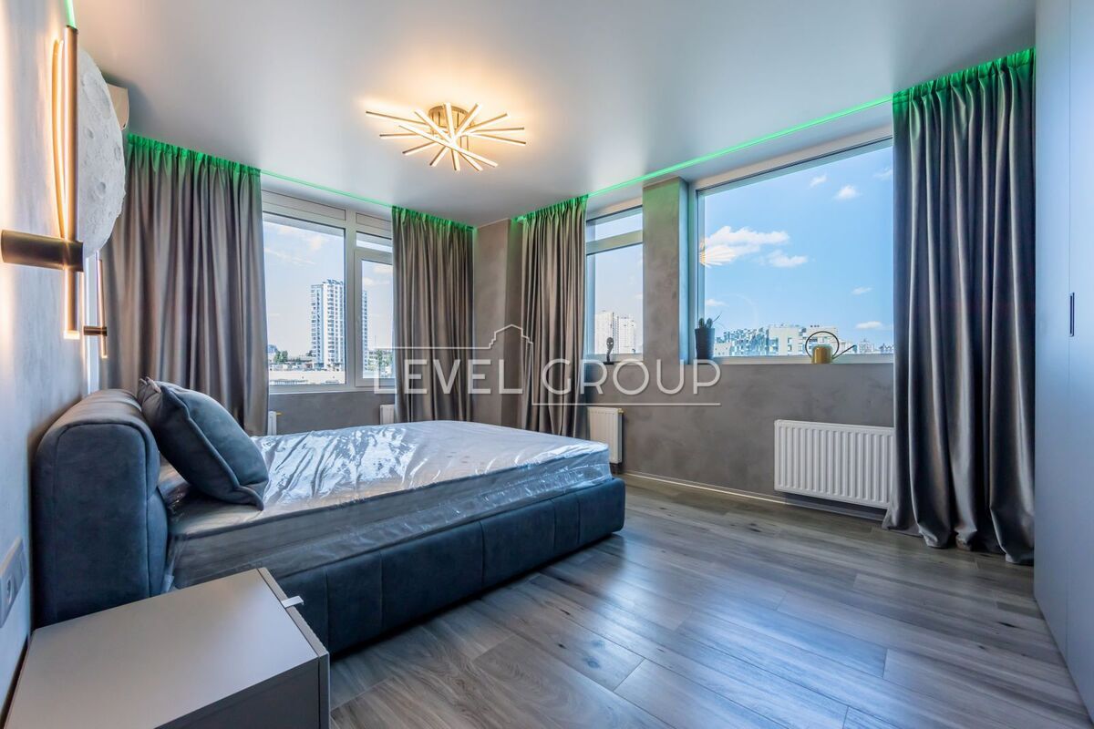  4-    Manhattan City  1