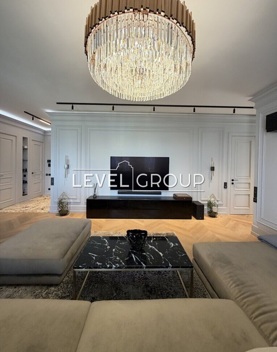 ����������� ����������� ������������ �������� ������ 120,4 �² �� 15 ������ � 17 � ����������� ������� �� ���. ѳ����� ��������, 44-�. ���� 1