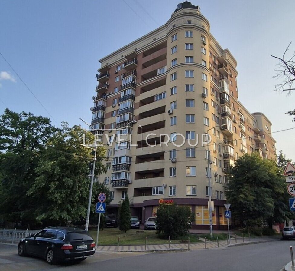 ������ 3� ������� �� ���.��������� 27/4 ���� 1