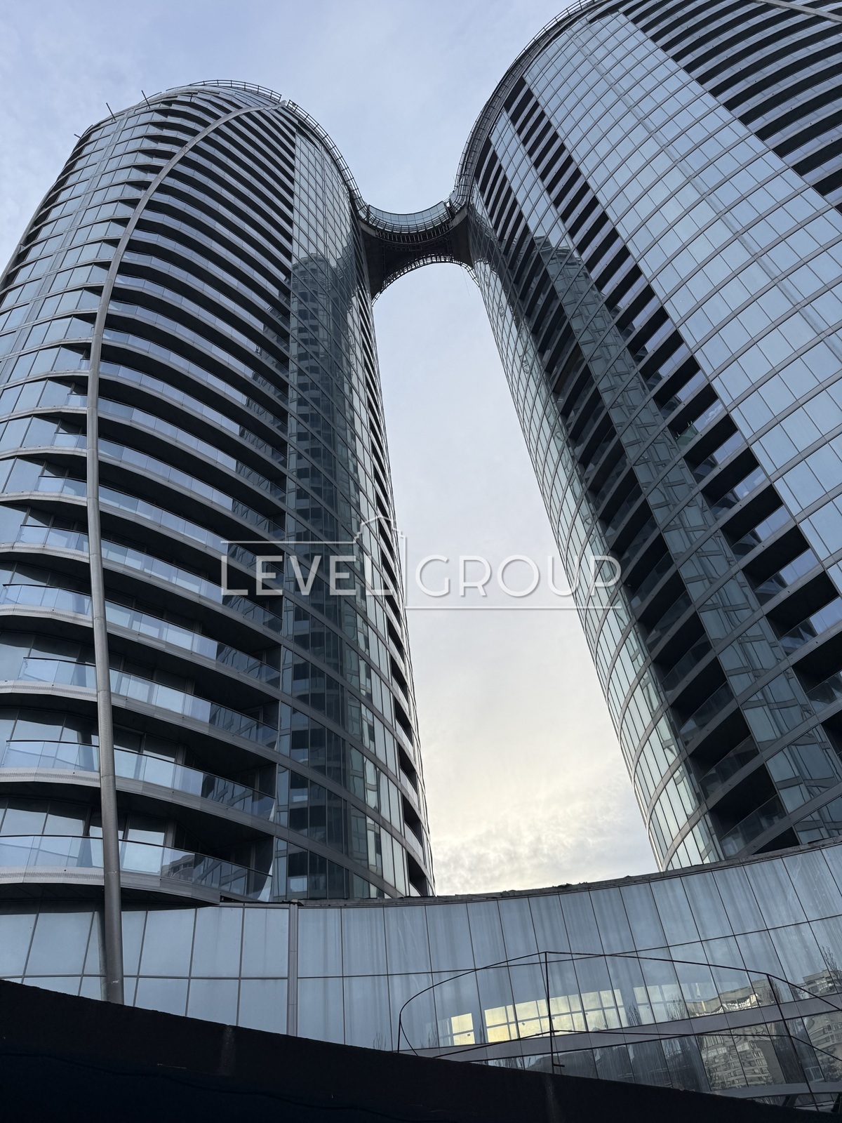 ������ ����� �� (������� ������), 12, Taryan Towers ���� 1