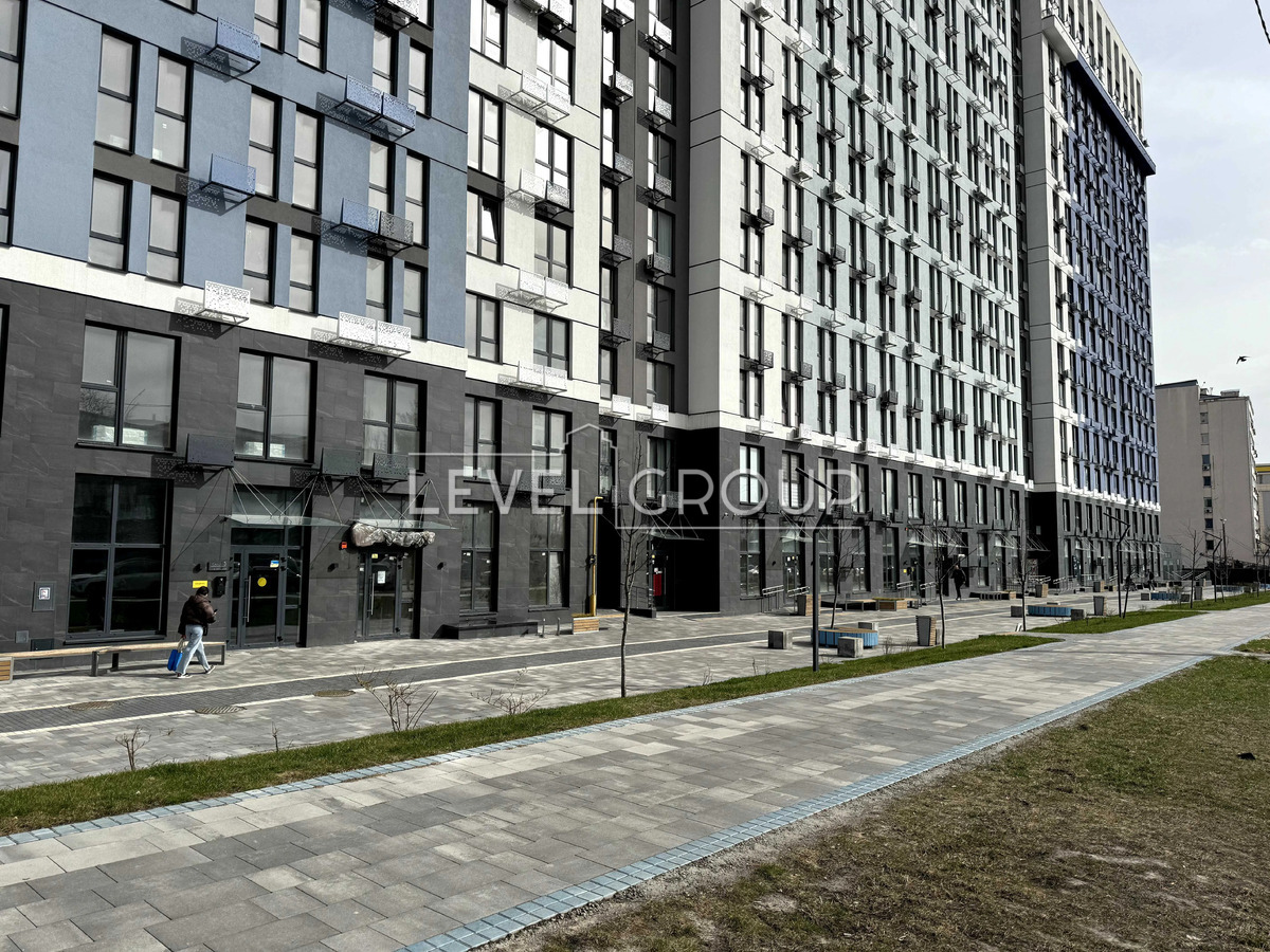  3   SKY AVENUE    1