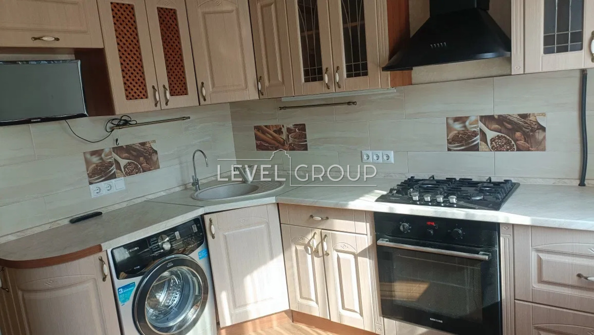 ������ 4-� ������� �������� �� ���. ����'������, 28 ���� 1