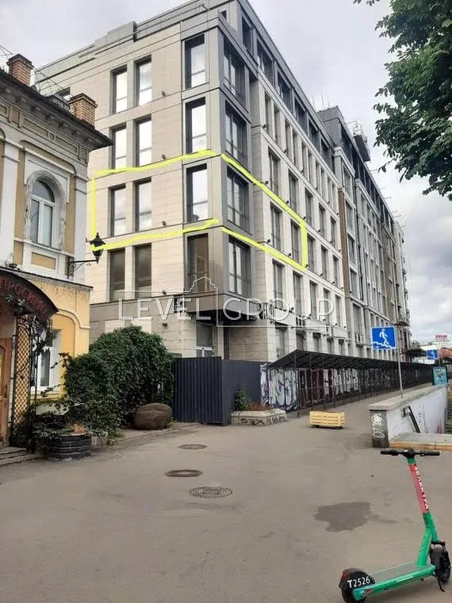  2    Illinsky House  1