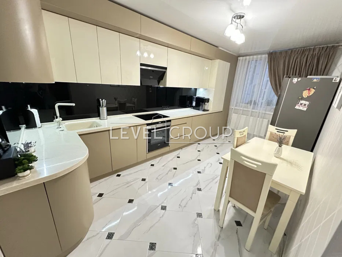 Продам 3-кімнатну квартиру у ЖК ' Щасливий',по вул. Яблунева , Бучанський район, с.Софіївська Борщагівка, ст.м.'Житомирська' або 'Академмістечко', 'ВДНГ', 'Теремки', 15-20 хв. на транспорті. фото 1 Продам 3-кімнатну квартиру у ЖК ' Щасливий',по вул. Яблунева , Бучанський район, с.Софіївська Борщагівка, ст.м.'Житомирська' або 'Академмістечко', 'ВДНГ', 'Теремки', 15-20 хв. на транспорті. фото 1