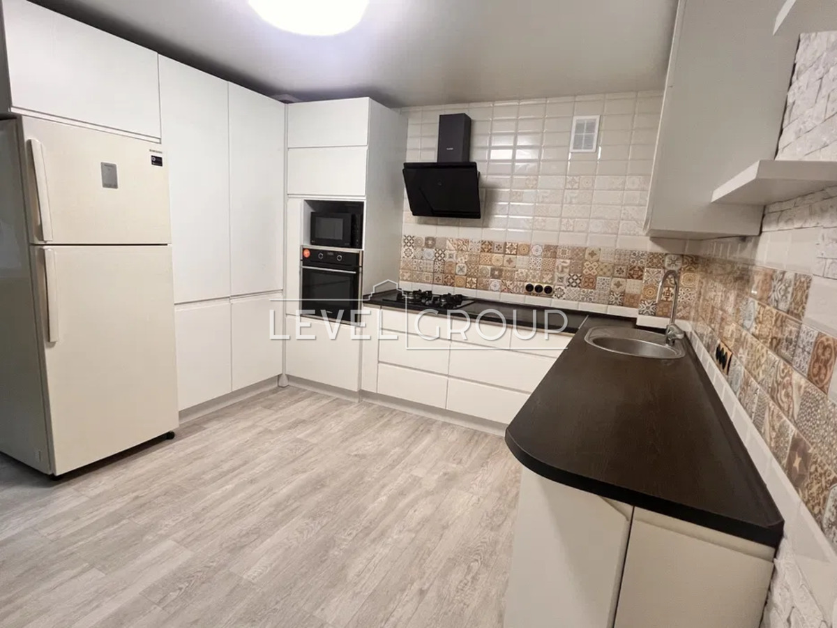 Продаж 3 х - кімнатноі квартири у житлому комплексі комфорт-класу «Щасливий» (ЖК Щасливий), Бучанський район, село Петропавлівська Борщагівка, вулиця Оксамитова, 20 А. фото 1 Продаж 3 х - кімнатноі квартири у житлому комплексі комфорт-класу «Щасливий» (ЖК Щасливий), Бучанський район, село Петропавлівська Борщагівка, вулиця Оксамитова, 20 А. фото 1