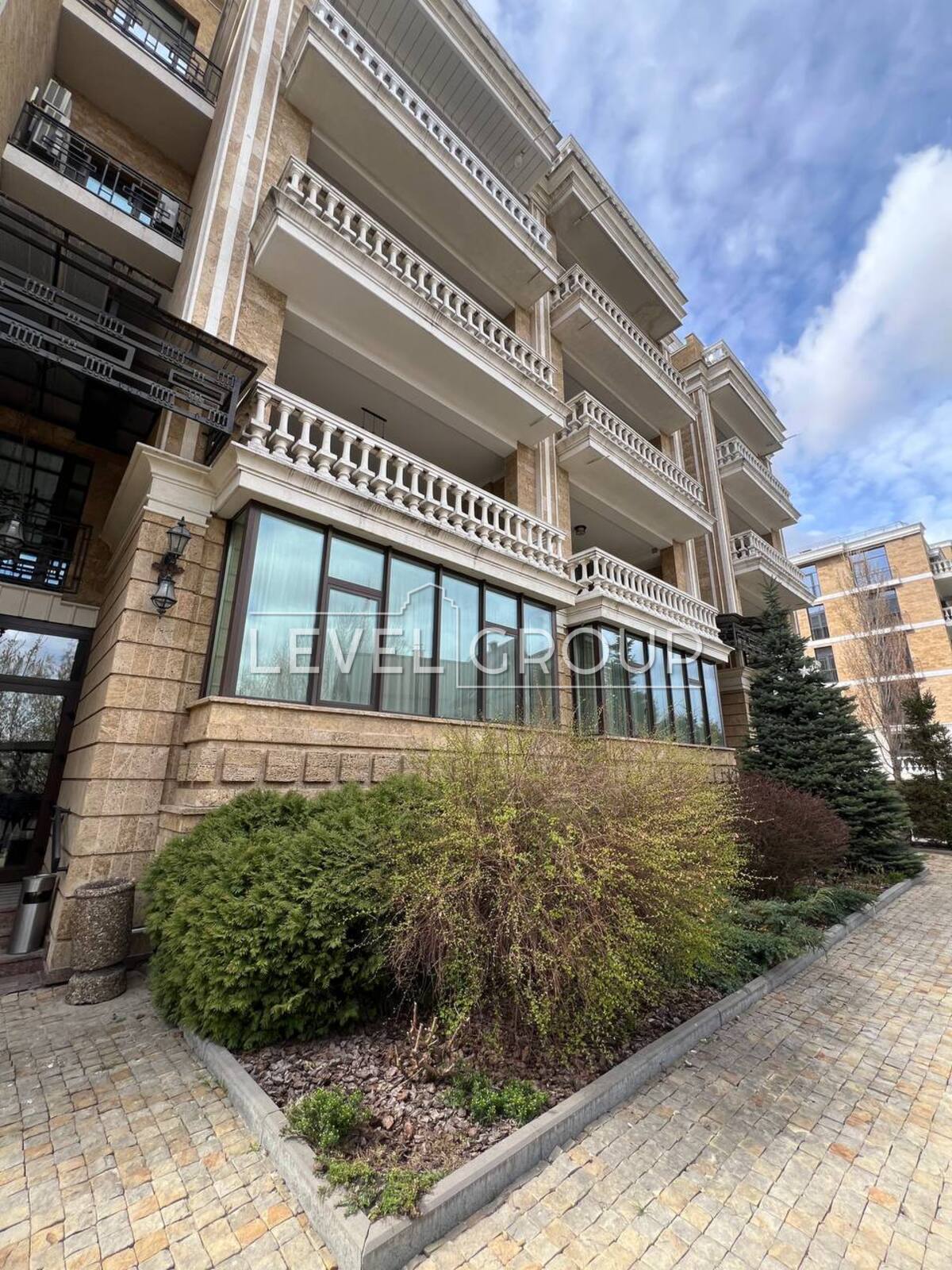������ 3� �������� 172.5 �2 � Liberty Residence ���� 1