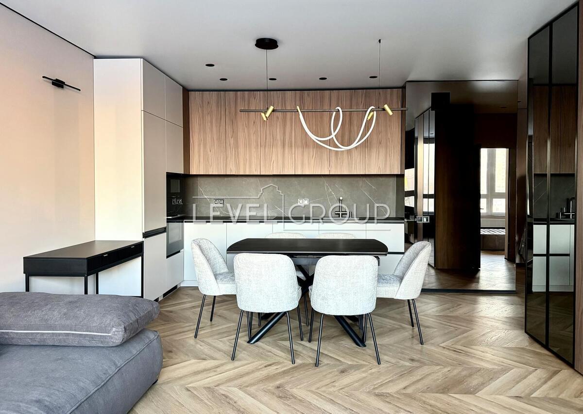 ������ 3-������� �������� � �� White Lines ���� 1